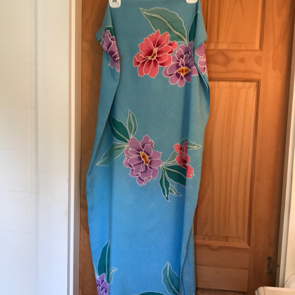 Blue Beach Sarong with Tropical Flowers - Picture 3 of 12
